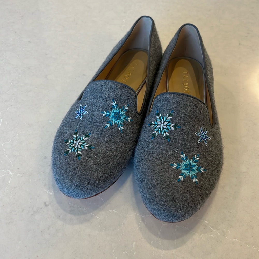 Talbots size 9.5M flannel flats with embroidered snowflakes